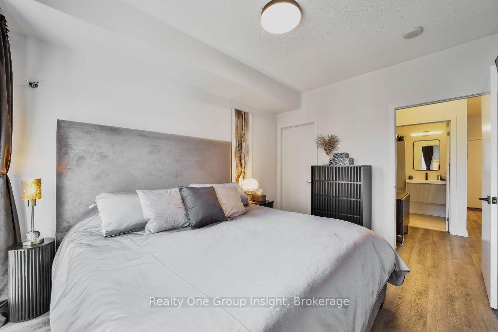 1 Bedroom Condo at 551 Maple,  Burlington For sale