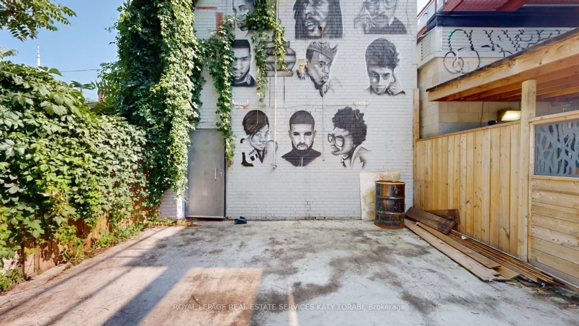 566 Queen Street W