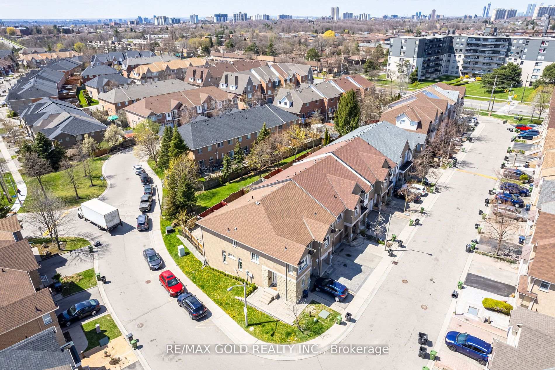 5 Bedrooms Condo at 24 Norman Wesley,  Toronto For sale