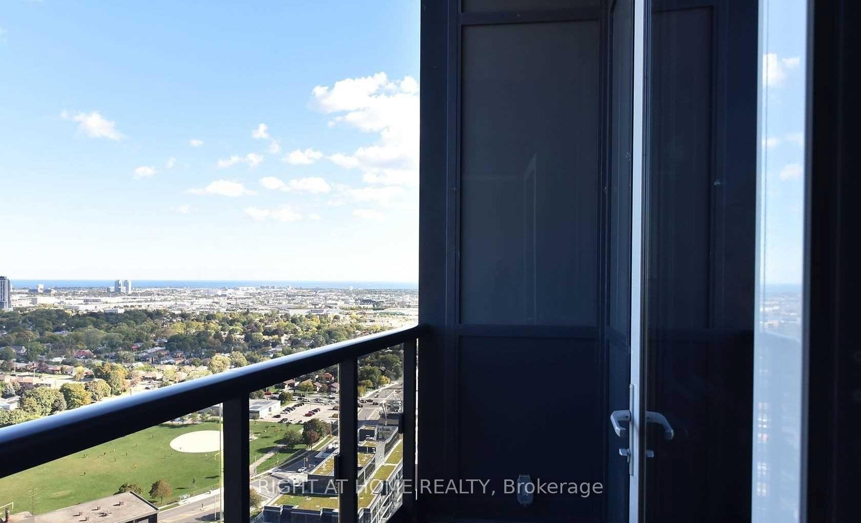 2 Bedrooms Condo at 9 Valhalla Inn, Toronto For sale