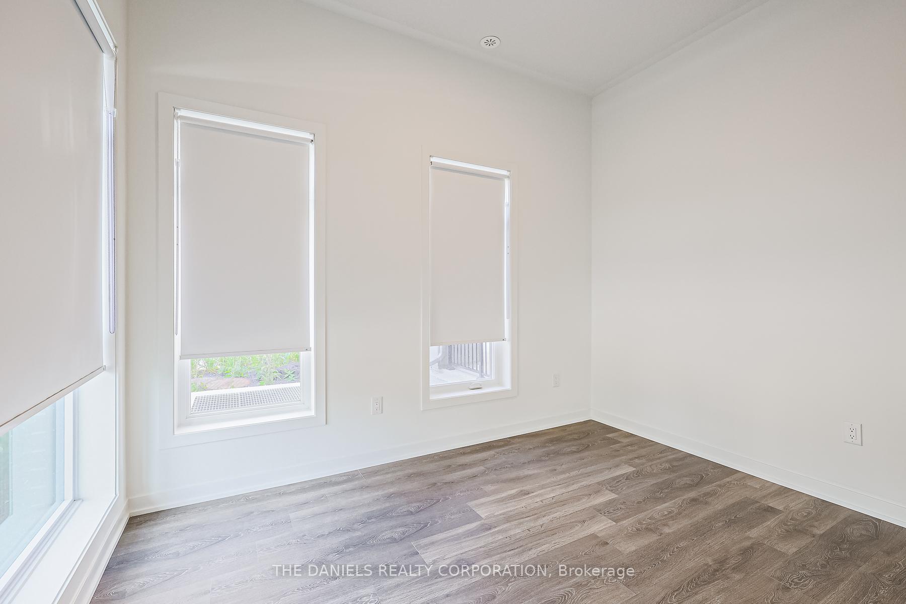 2 Bedrooms Condo at 165 Canon Jackson,  Toronto For sale