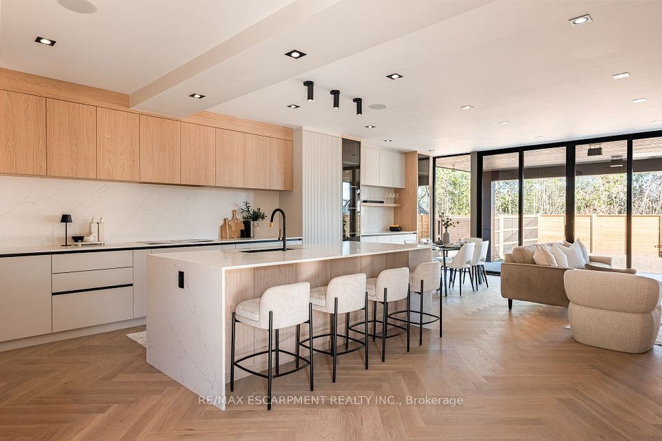 696 Montbeck