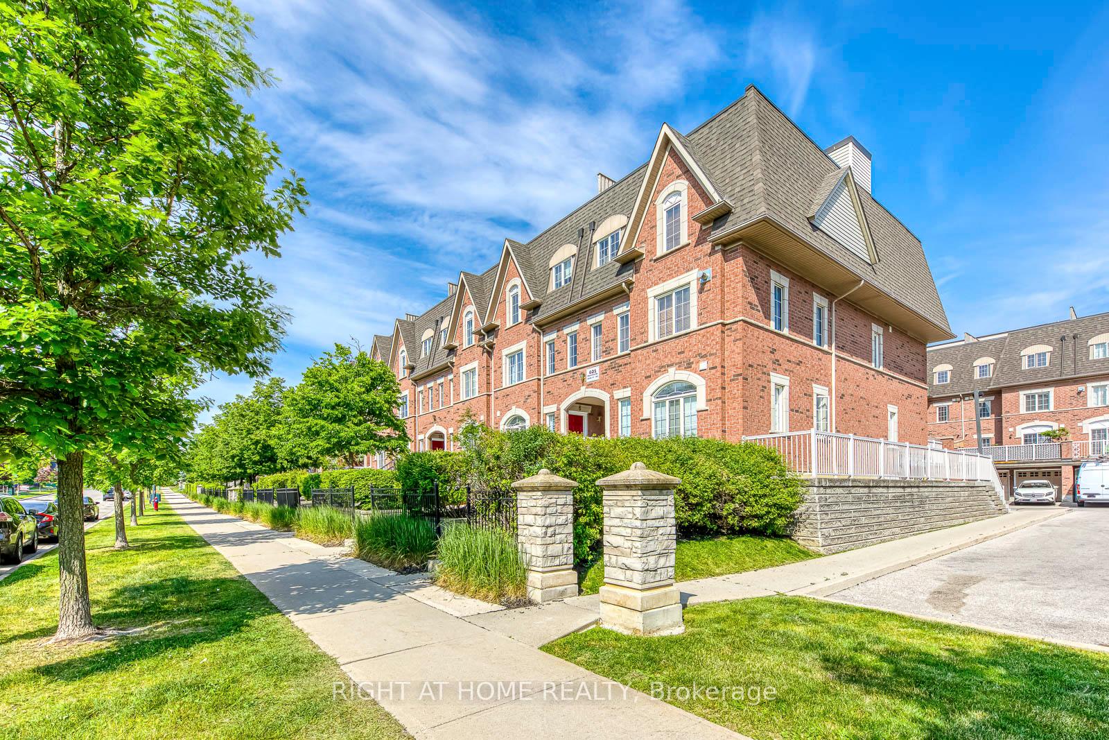 2 Bedrooms Condo at 605 Shoreline, Mississauga For sale