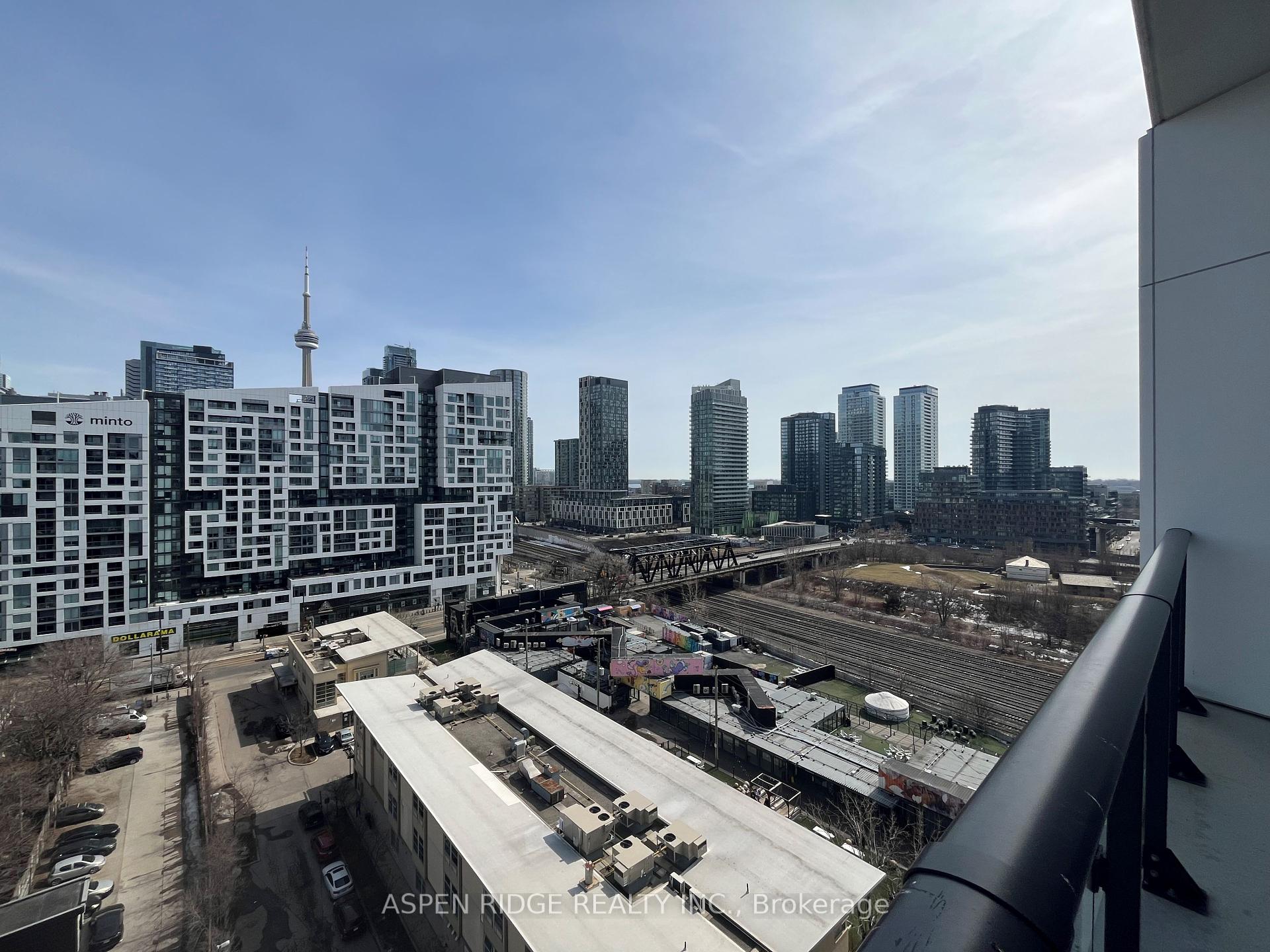 3 Bedrooms Condo at 9 TECUMSETH,  Toronto For sale