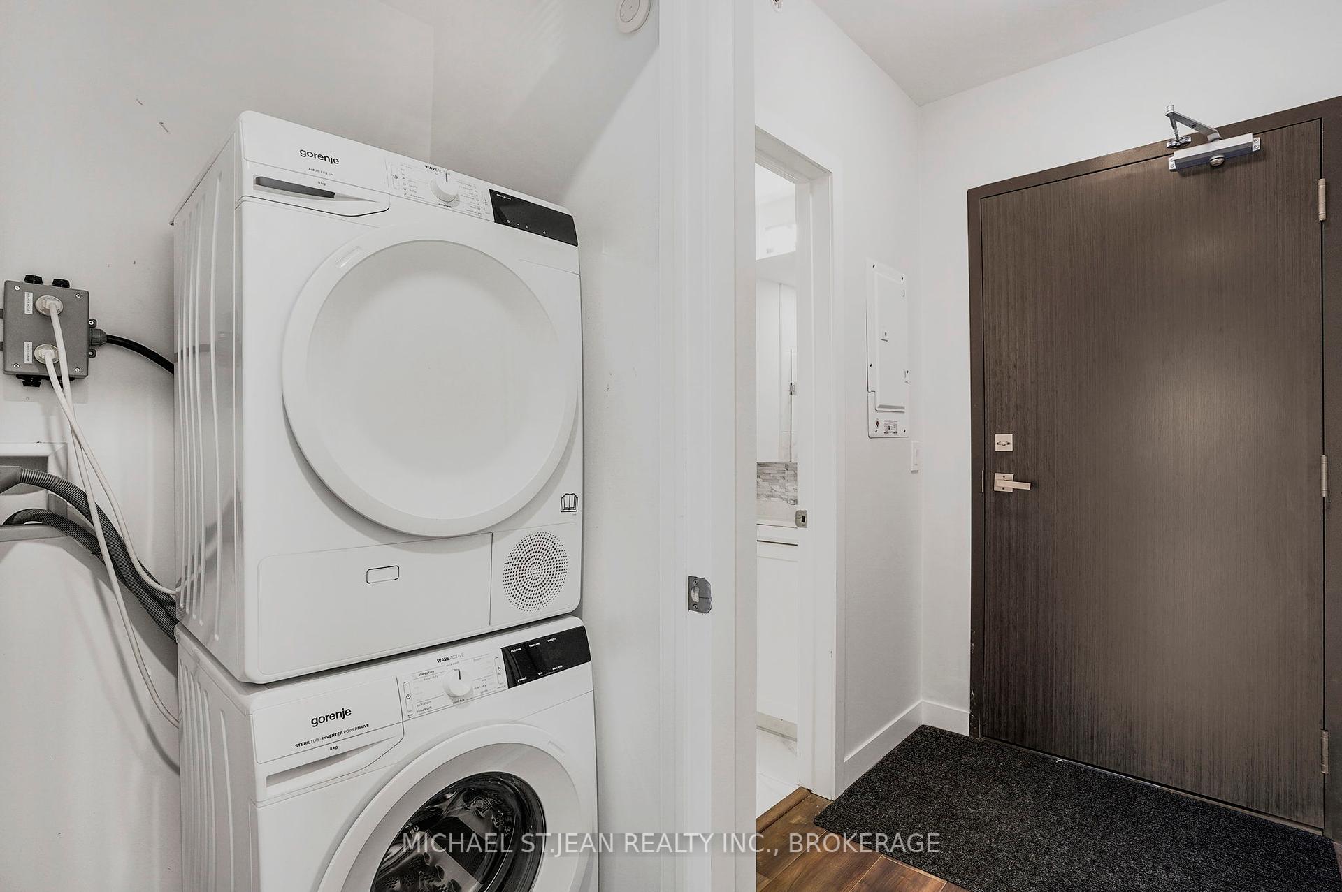 1 Bedroom Condo at 15 Queen,  Hamilton For sale