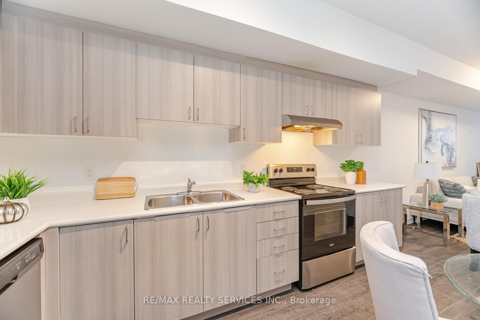 3 Bedrooms Condo at C-3 Falaise,  Toronto For sale