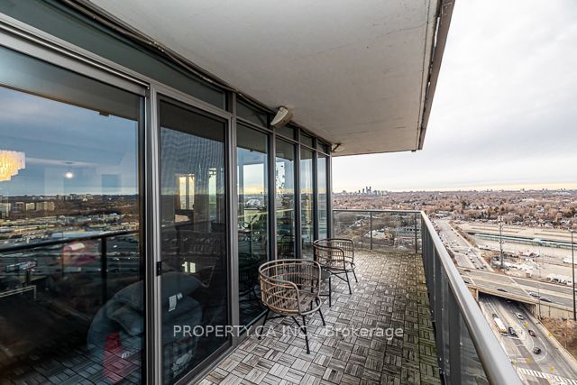 90 Park Lawn Road, #2811