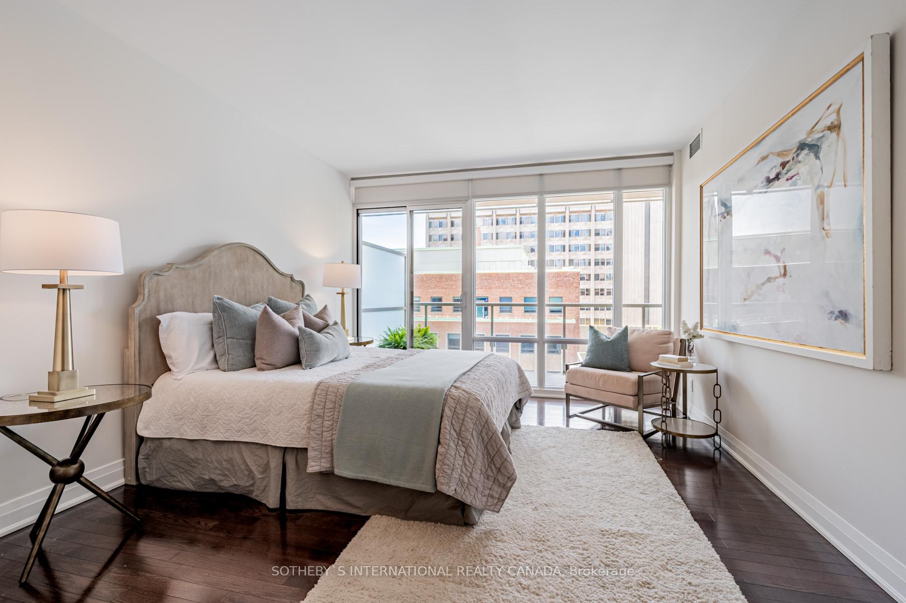 2 Bedrooms Condo at 1 Bedford,  Toronto For sale