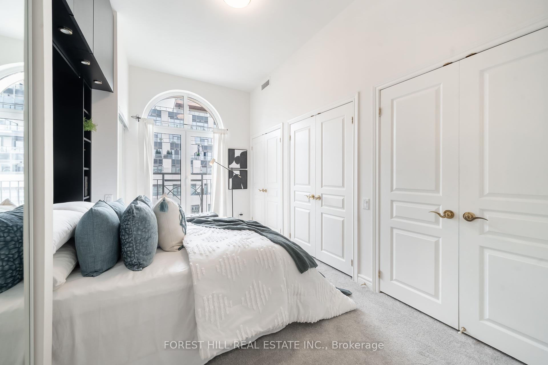 3 Bedrooms Condo at 1 Balmoral, Toronto For sale