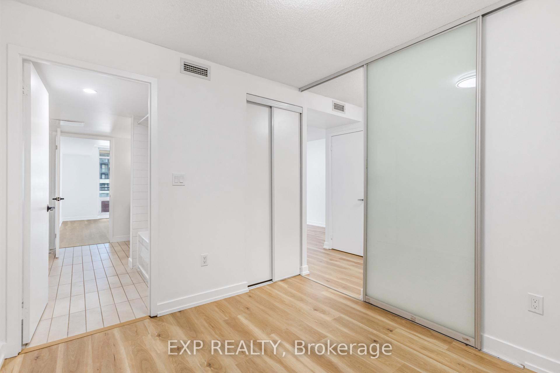 2 Bedrooms Condo at 4K Spadina, Toronto For sale