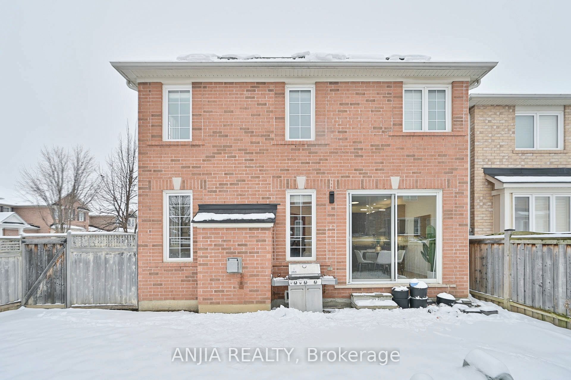 68 Kelly Crescent