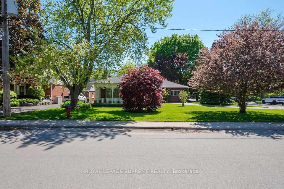 405 Stratheden Drive, Burlington, ON L7R 2W6