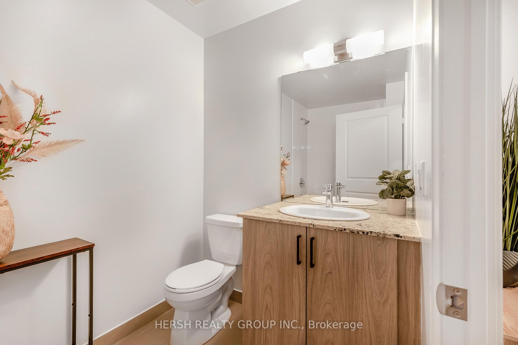 3 Bedrooms Condo at 10 Meadowglen,  Toronto For sale