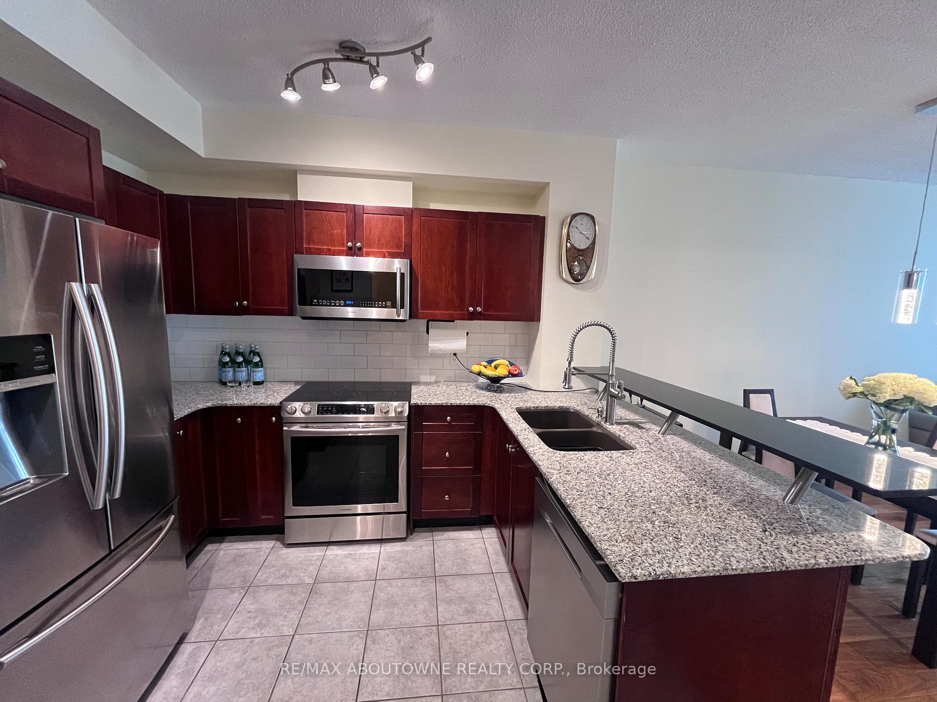 2 Bedrooms Condo at 1359 Rathburn, Mississauga For sale