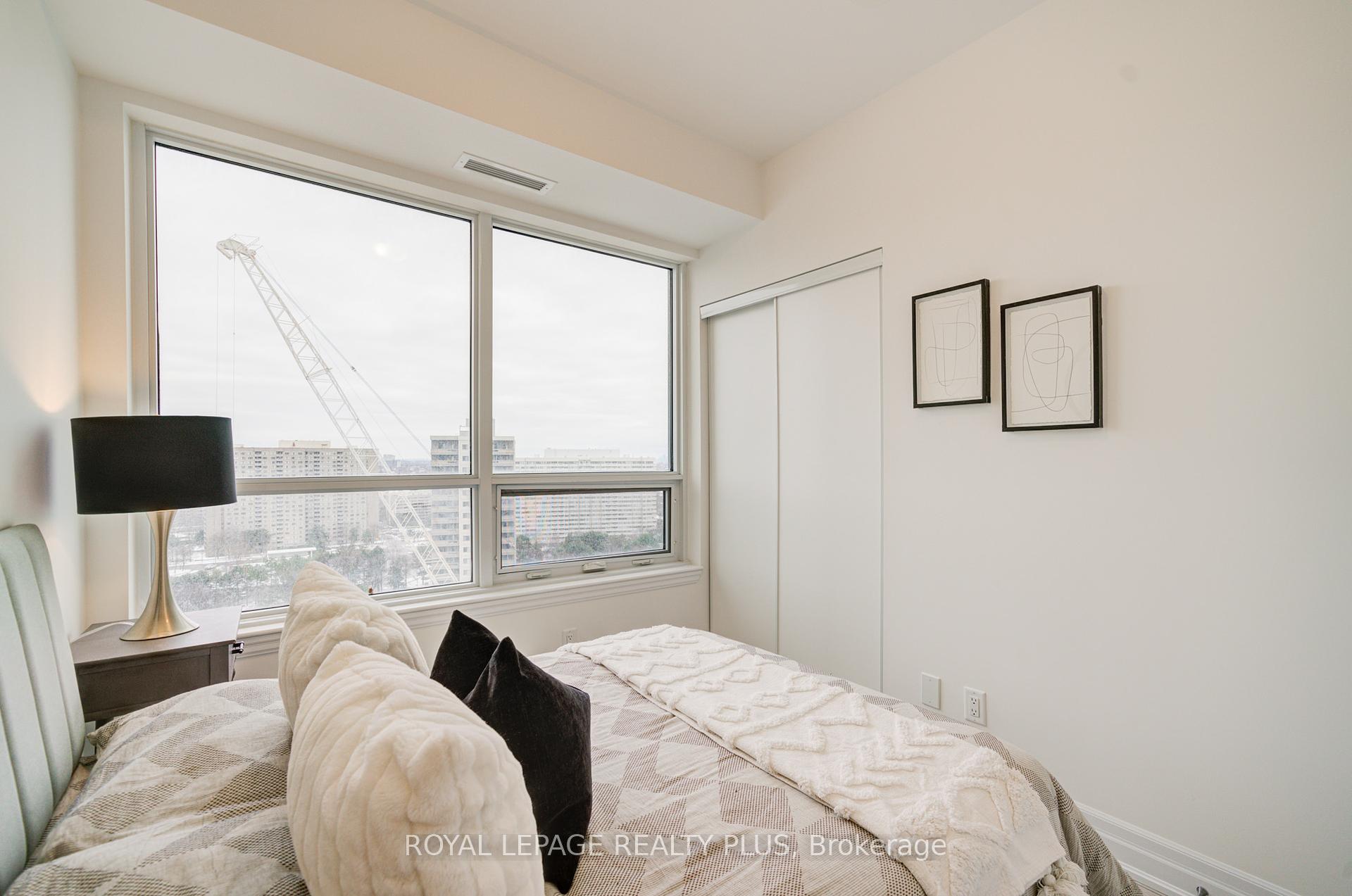 2 Bedrooms Condo at 30 Elm, Mississauga For sale