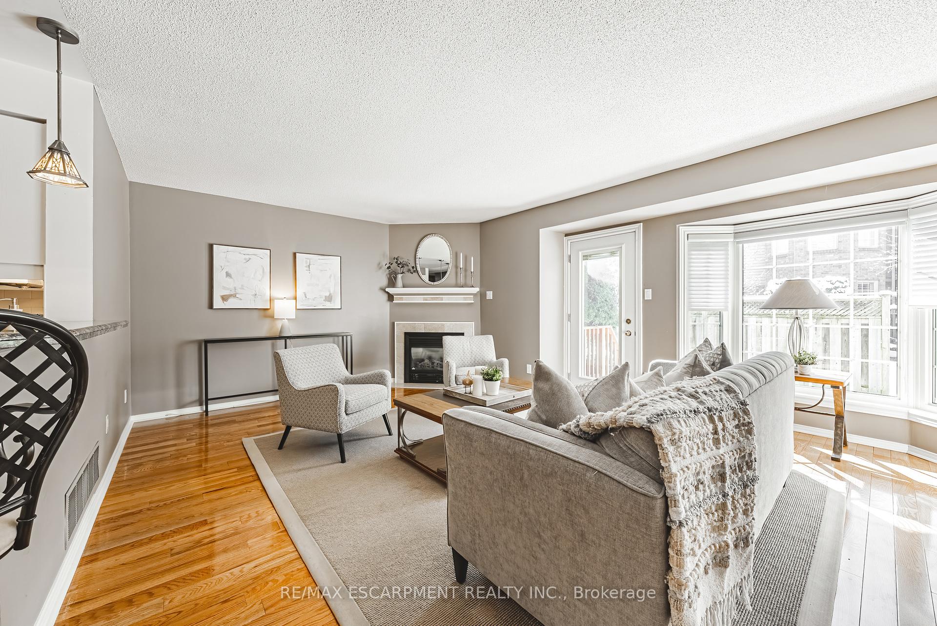 3 Bedrooms Condo at 3333 New,  Burlington For sale