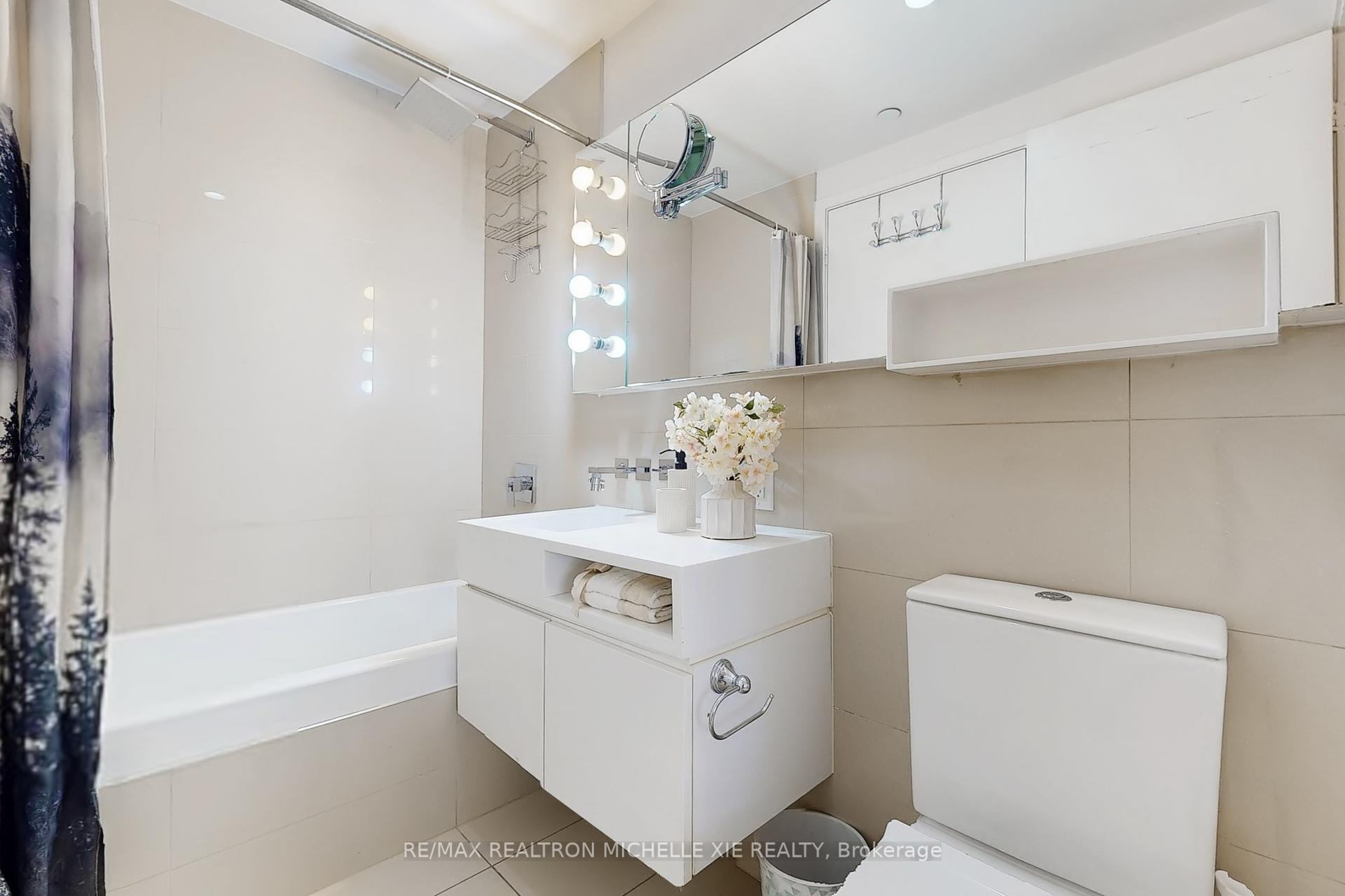 2 Bedrooms Condo at 45 Charles, Toronto For sale