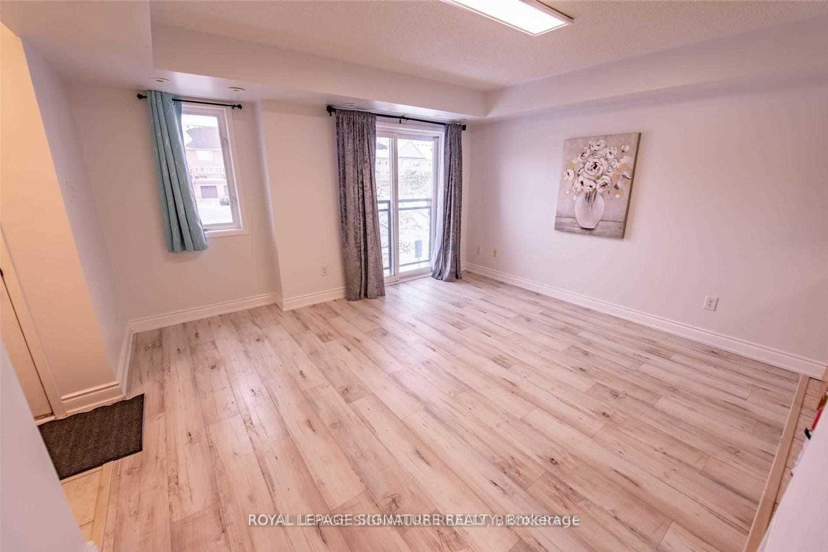 2 Bedrooms Condo at 4975 Southampton, Mississauga For sale