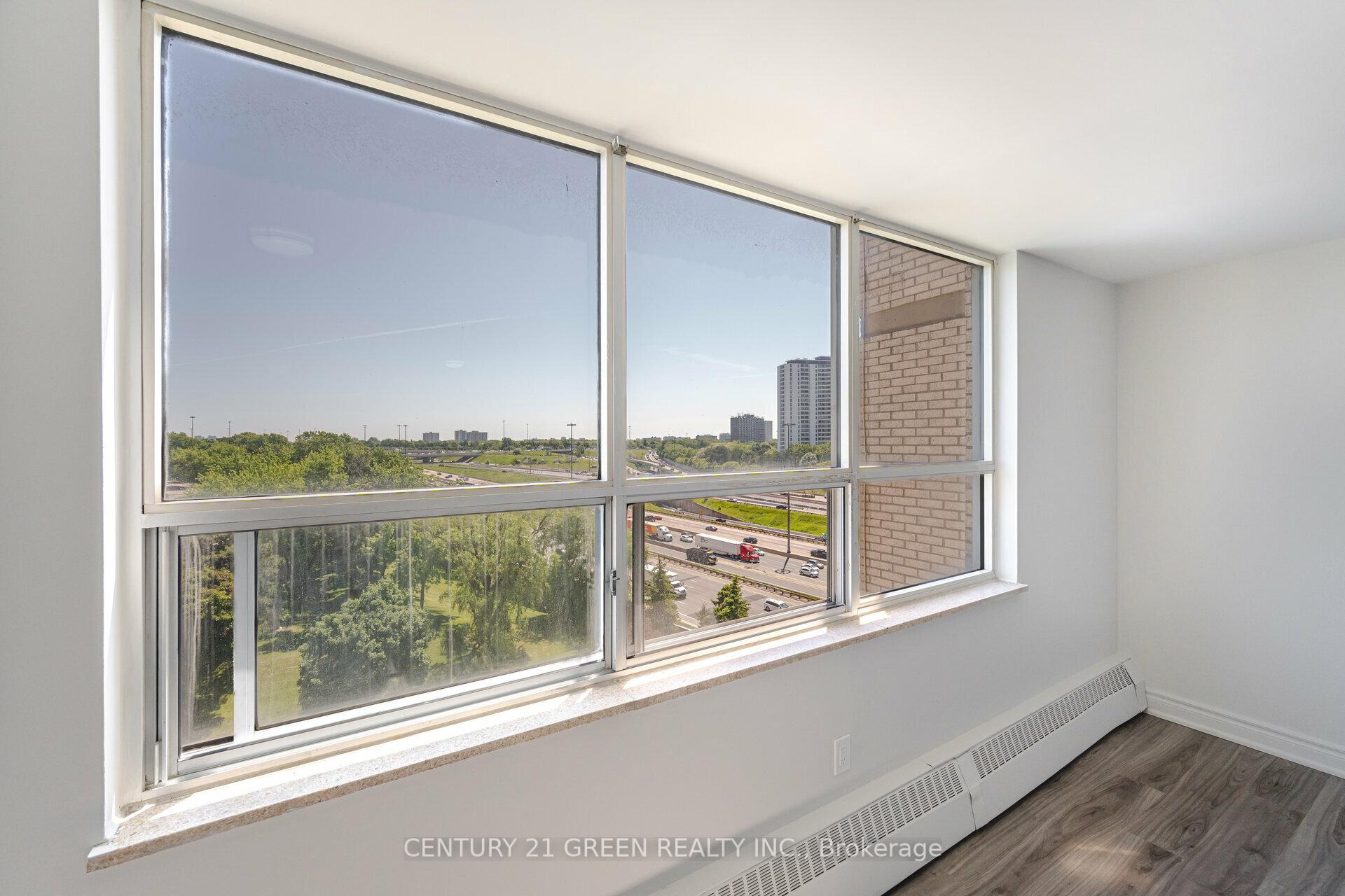 4 Bedrooms Condo at 5 Parkway Forest,  Toronto For sale