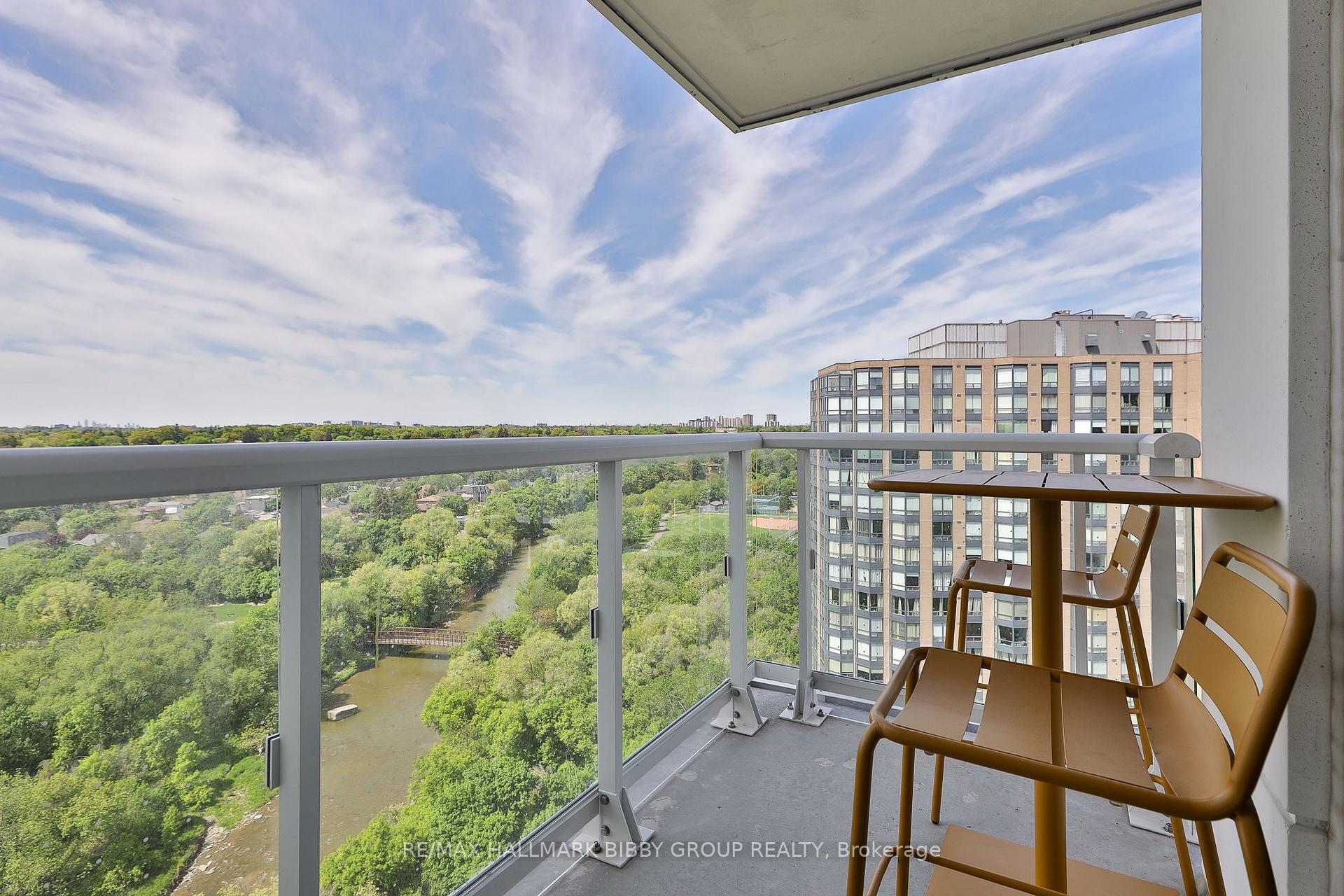 3 Bedrooms Condo at 10 Wilby, Toronto For sale