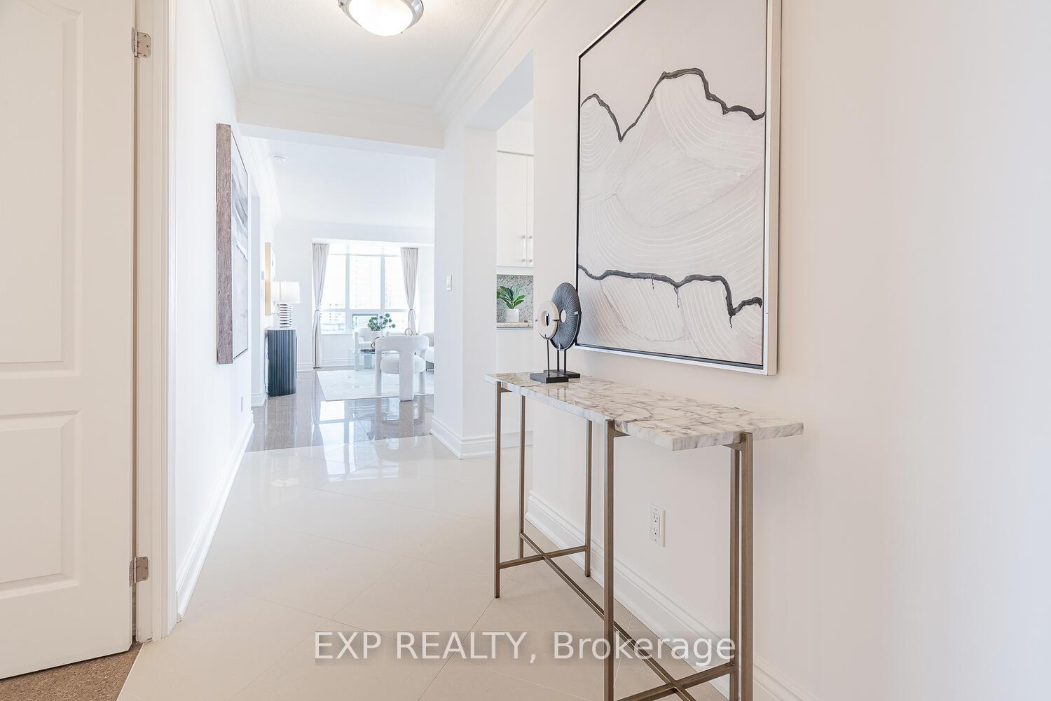 3 Bedrooms Condo at 88 Promenade, Vaughan For sale