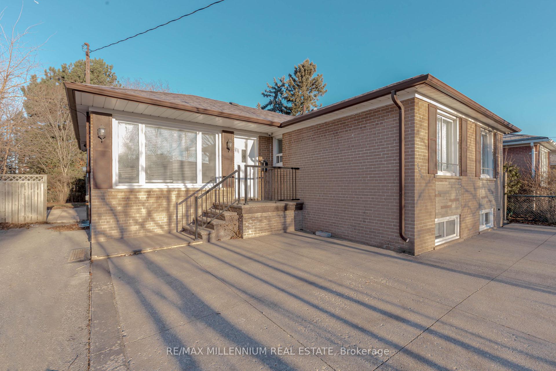 2085 Bridge Road, Oakville, ON L6L 2E8 ; MLS ID: W12224756