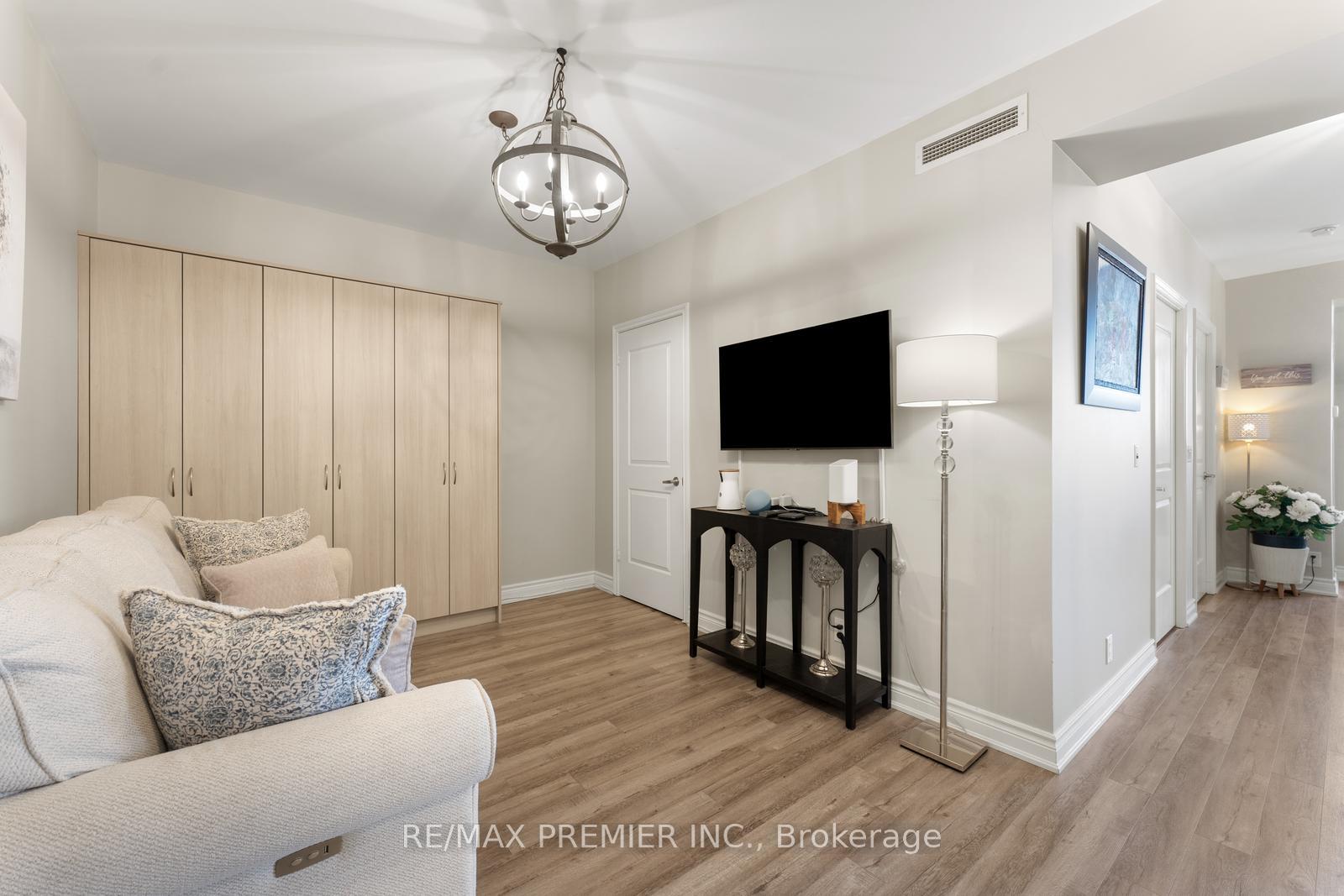 2 Bedrooms Condo at 9235 Jane,  Vaughan For sale