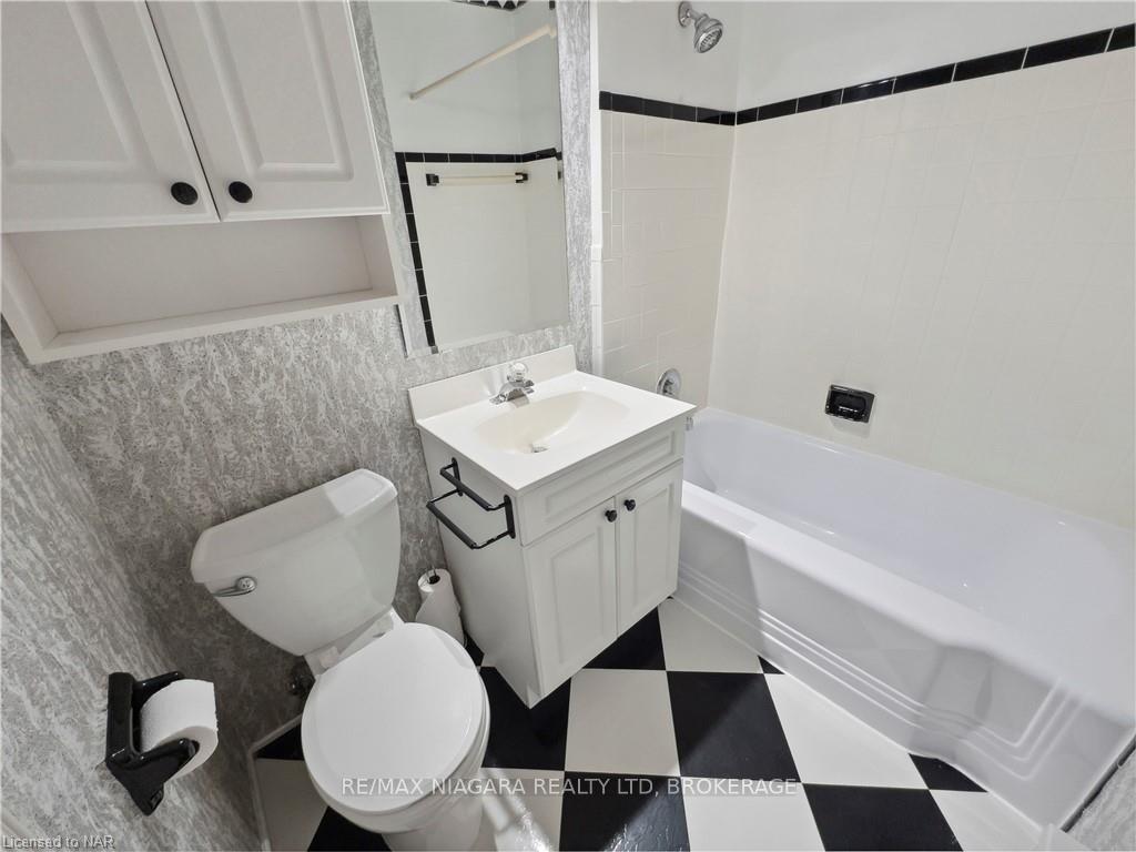 1 Bedroom Condo at 2 RIDELLE, Toronto For sale