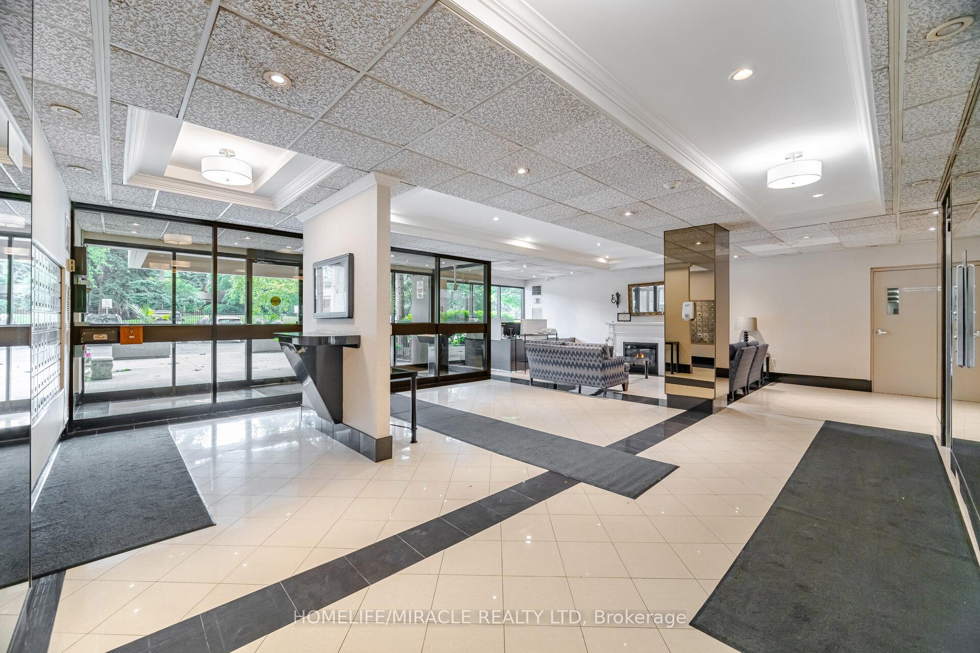 3 Bedrooms Condo at 1320 Mississauga valley, Mississauga For sale