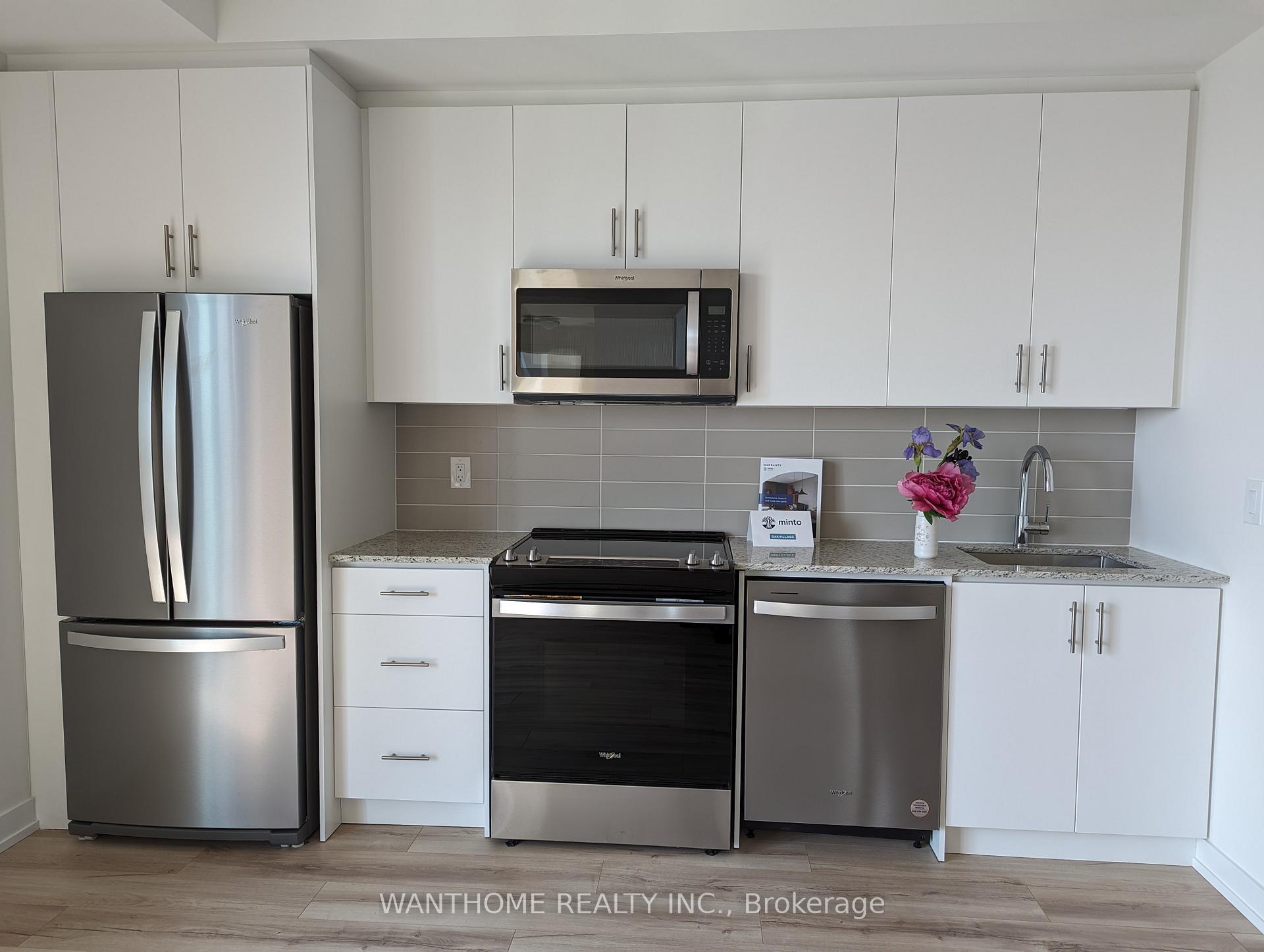 2 Bedrooms Condo at 335 Wheat Boom, Oakville For sale