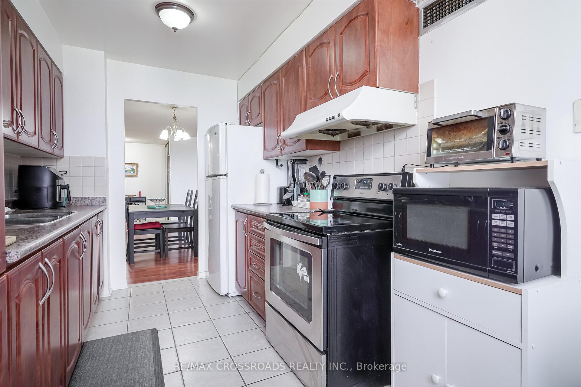 3 Bedrooms Condo at 15 Sewells, Toronto For sale