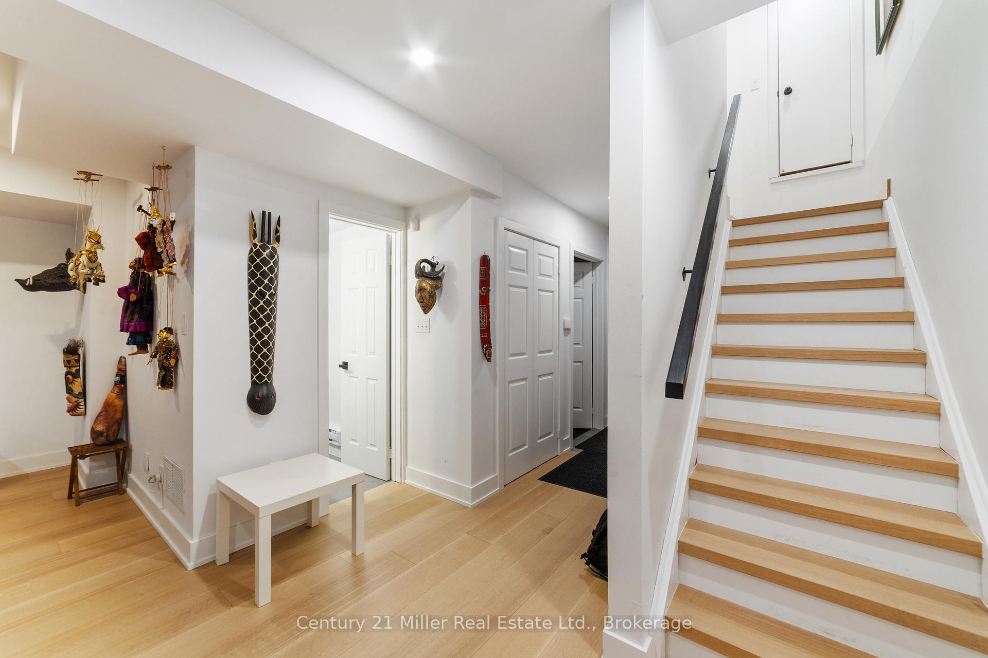 2 Bedrooms Condo at 1061 North Shore, Burlington For sale