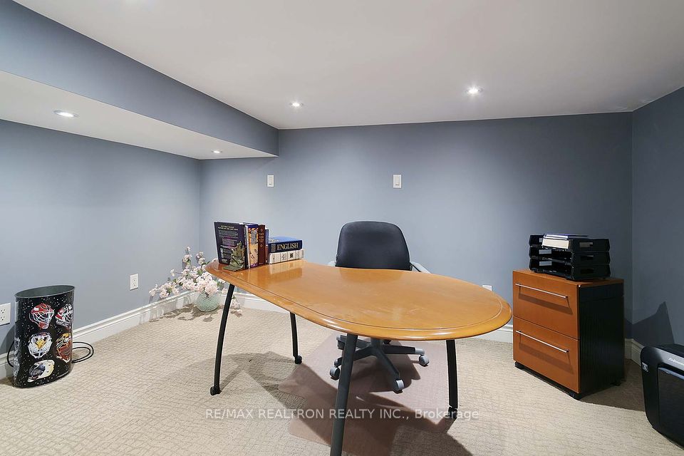 https://trreb-image.ampre.ca/ssKcppnLF-_DwjYH7bPJGG4-tSFRu6Y_ACzTVsNKrPI/rs:fit:960:960/wm:.5:so:0:50:.4/wmsh:10/wmt:PHNwYW4gZm9yZWdyb3VuZD0nd2hpdGUnIGZvbnQ9JzY4Jz5SRS9NQVggUkVBTFRST04gUkVBTFRZIElOQy4sIEJyb2tlcmFnZTwvc3Bhbj4/L3RycmViL2xpc3RpbmdzLzQxLzAxLzE5Lzk5L3AvM2JkNDk0OTktZDM5Yy00MjZhLTg1OGUtODhhOTVmMTEyYWZjLmpwZw.jpg