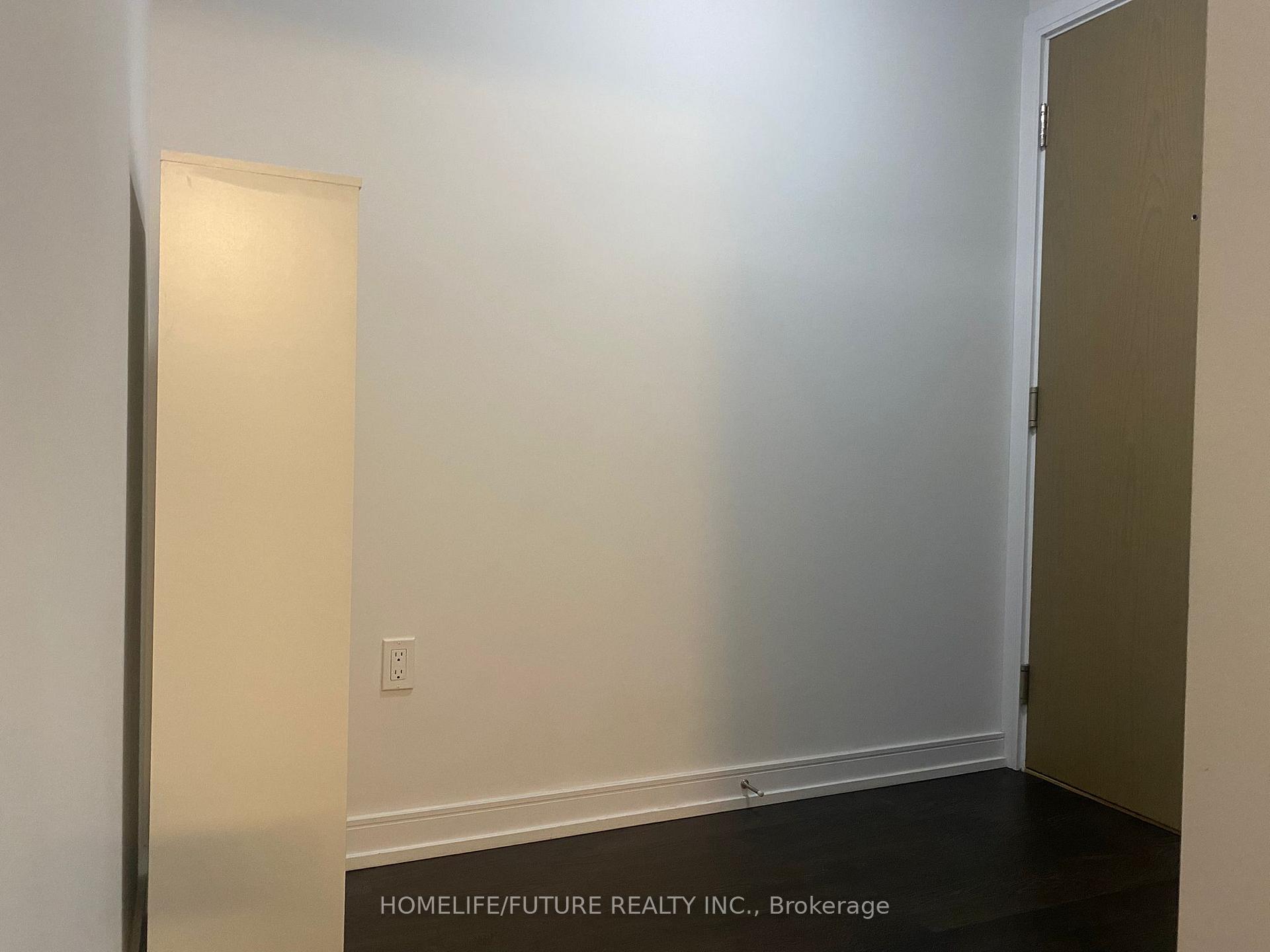 2 Bedrooms Condo at 225 Village Green, Toronto For sale