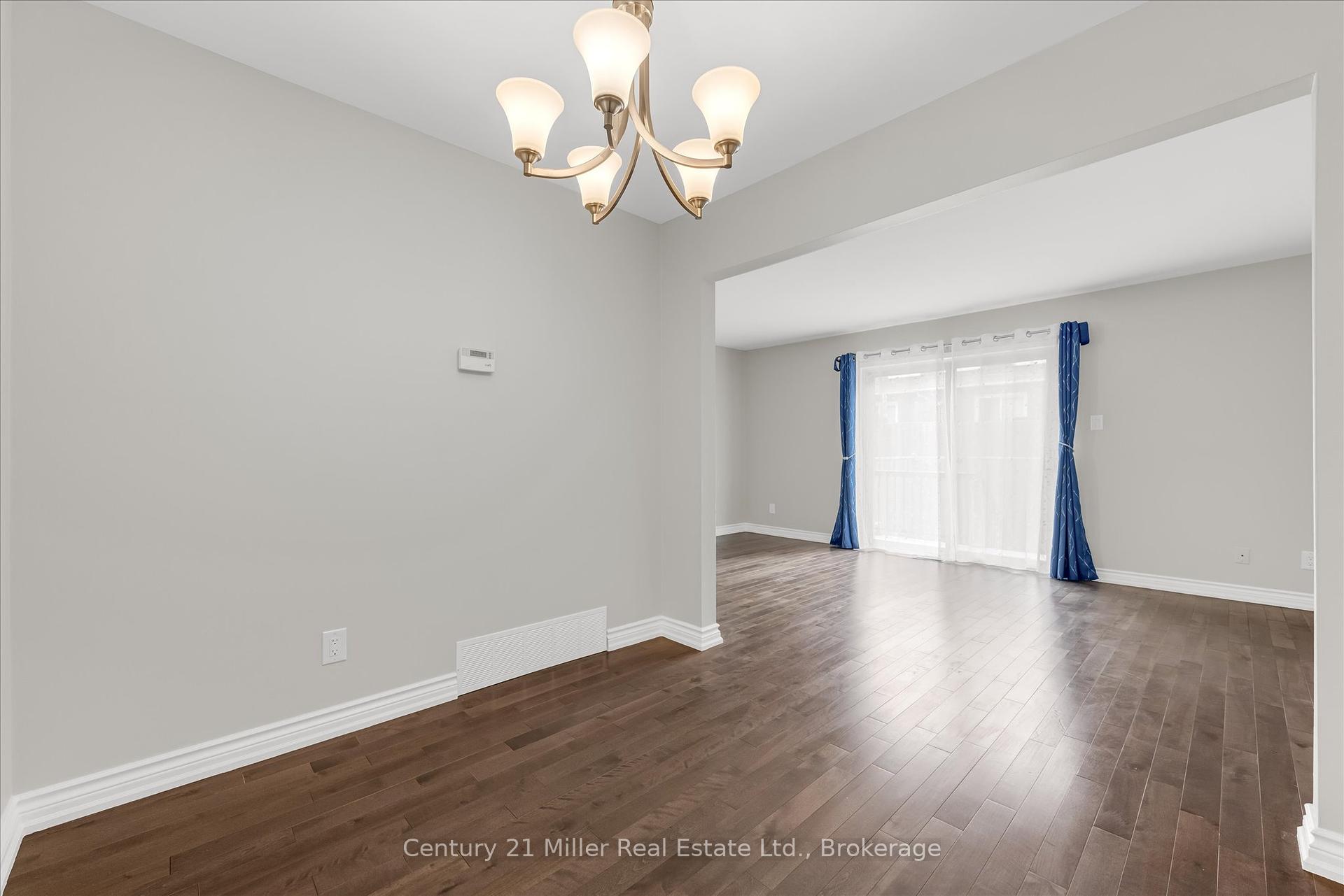 3 Bedrooms Condo at 1531 Westminster, Burlington For sale