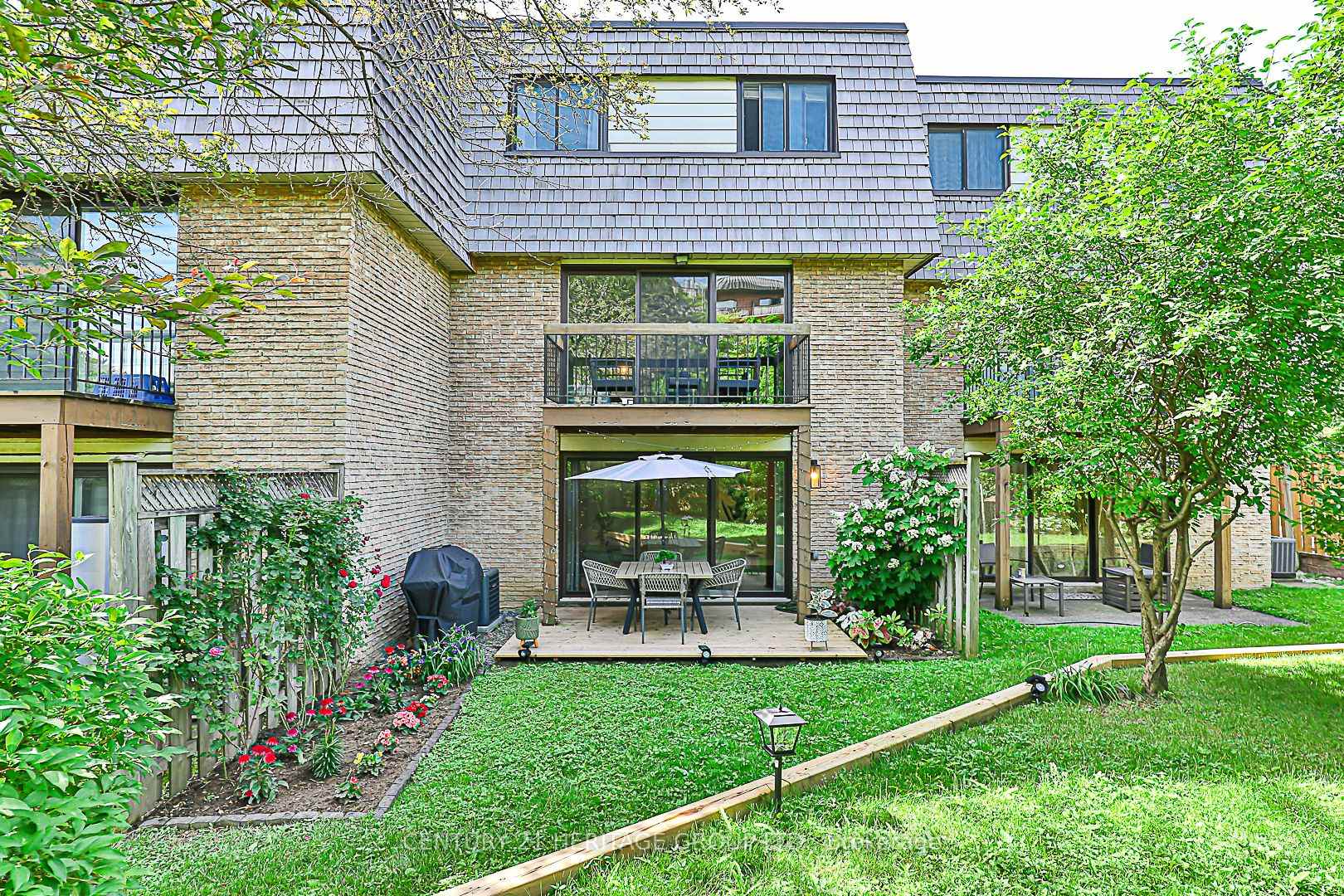 3 Bedrooms Condo at 4 Vale Carse,  Toronto For sale