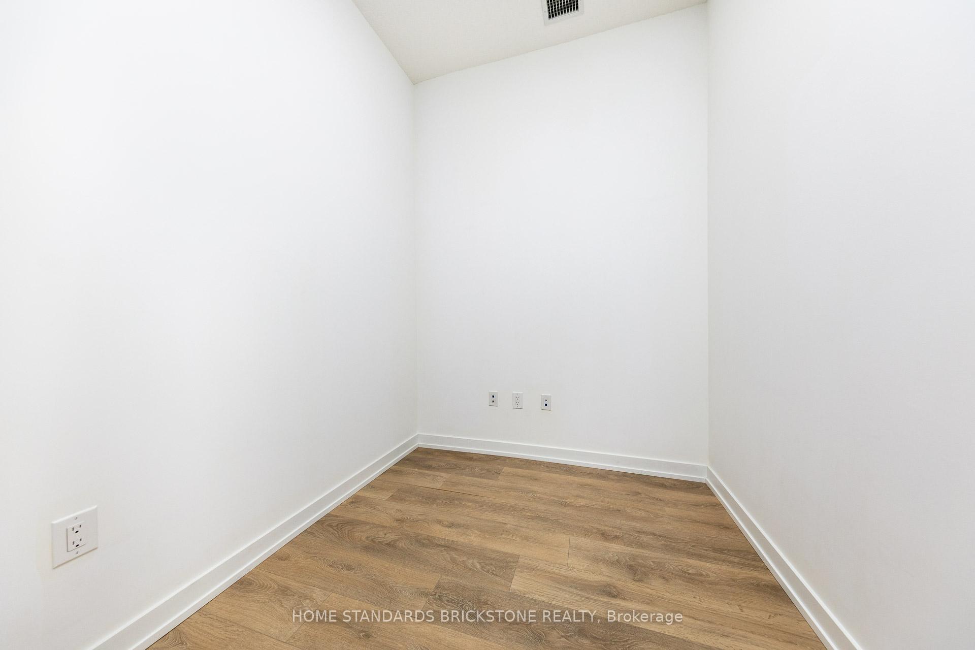 2 Bedrooms Condo at 34 Tubman, Toronto For sale