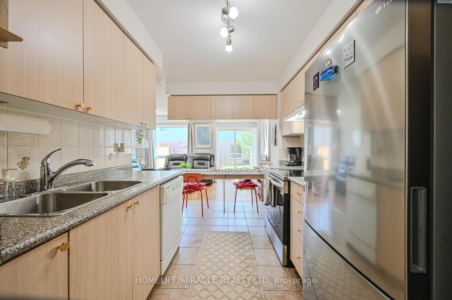 2 Bedrooms Condo at 5255 Guildwood, Mississauga For sale