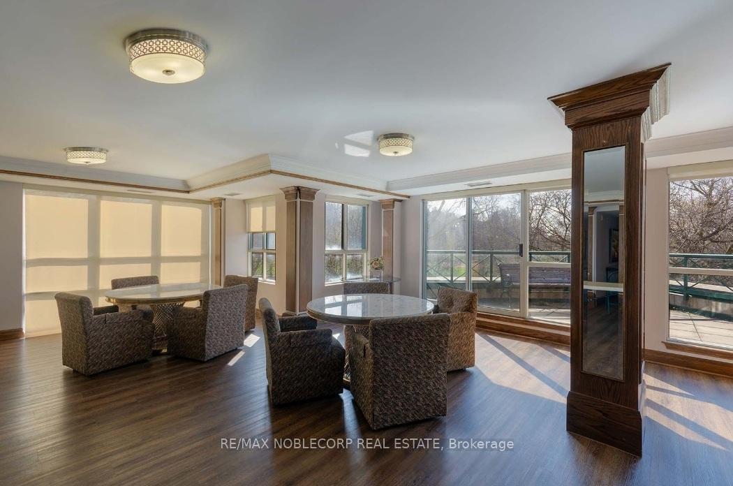 3 Bedrooms Condo at 121 Woodbridge, Vaughan For sale