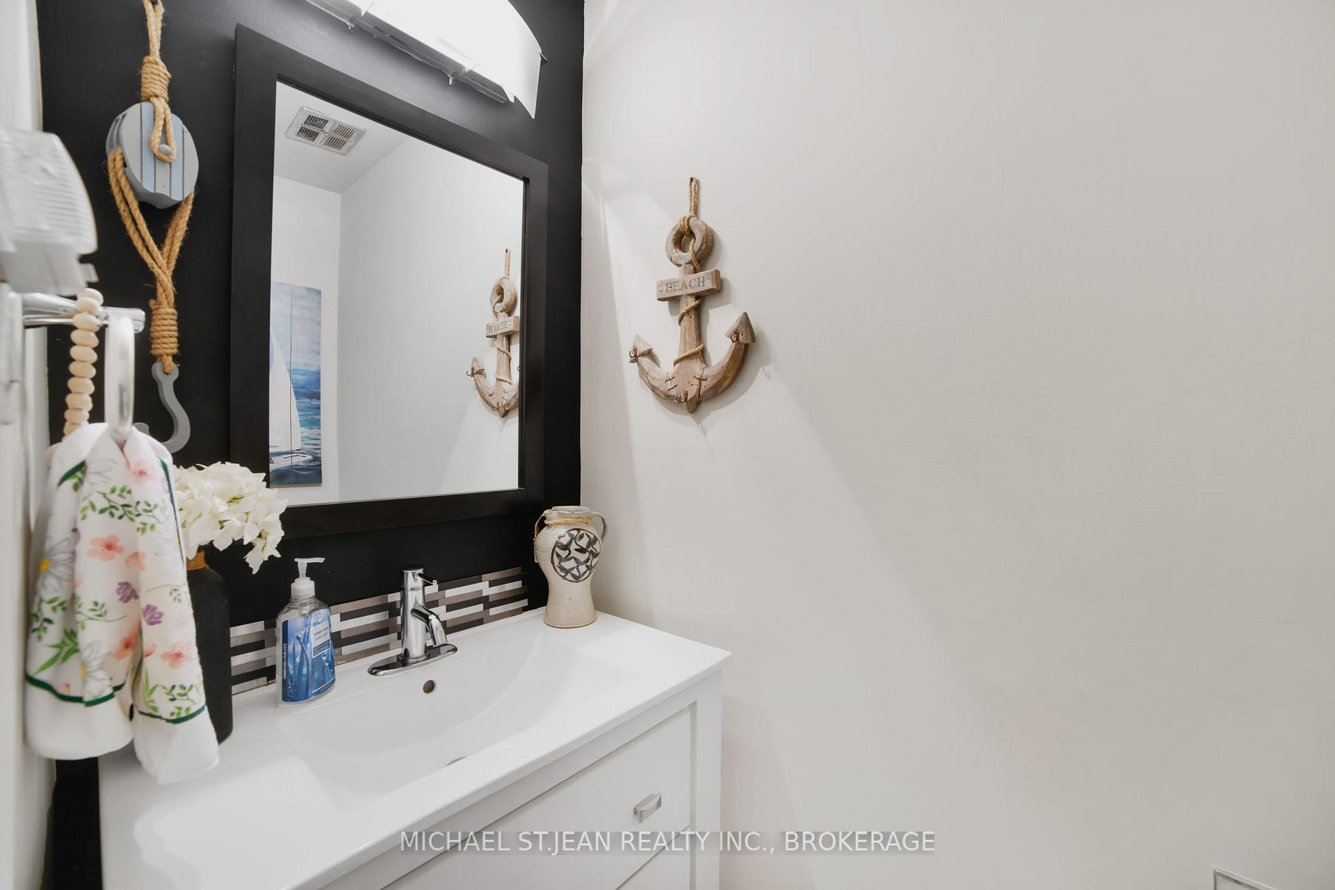 4 Bedrooms Condo at 1016 Falgarwood,  Oakville For sale