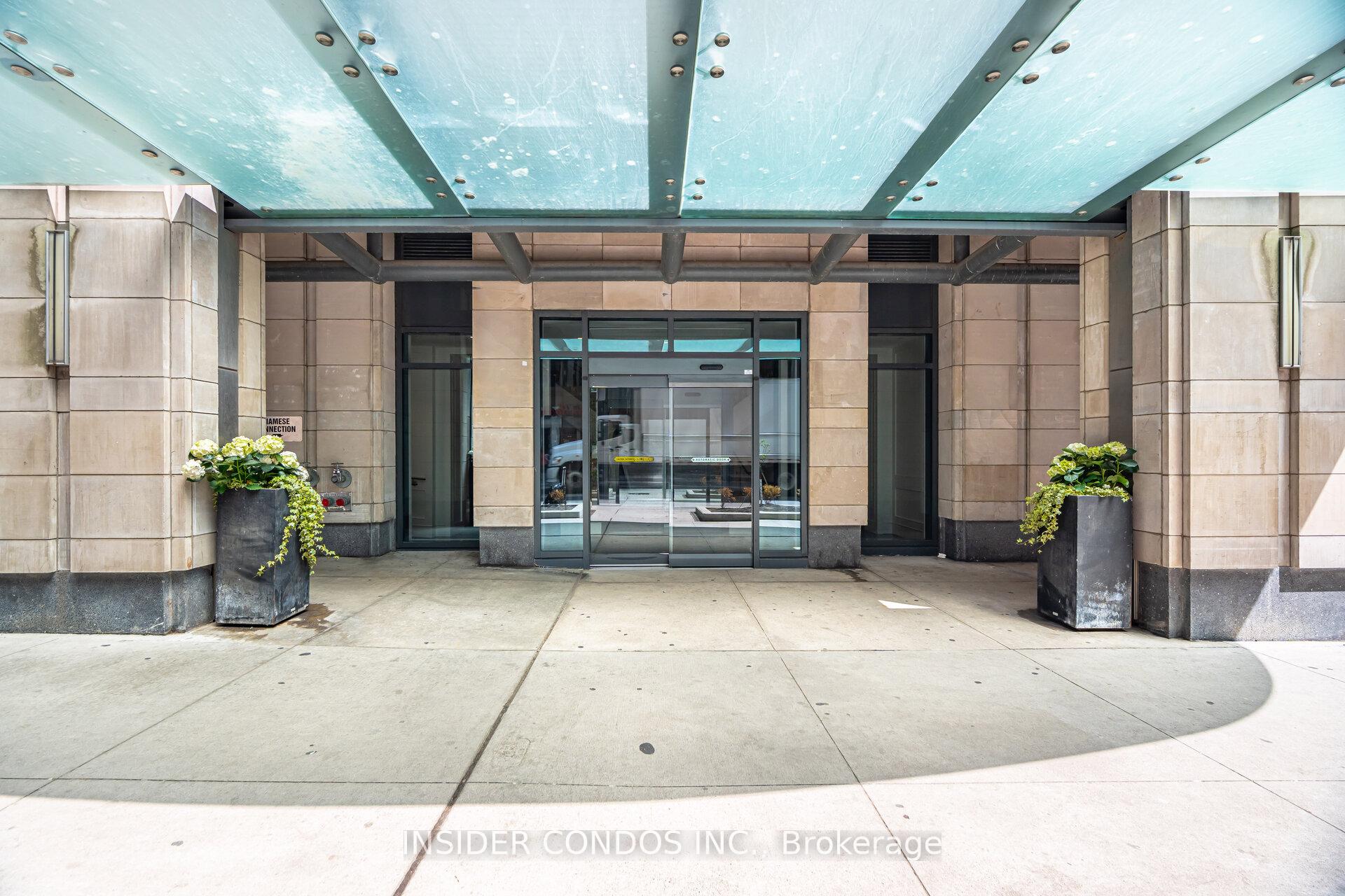 2 Bedrooms Condo at 955 Bay, Toronto For sale