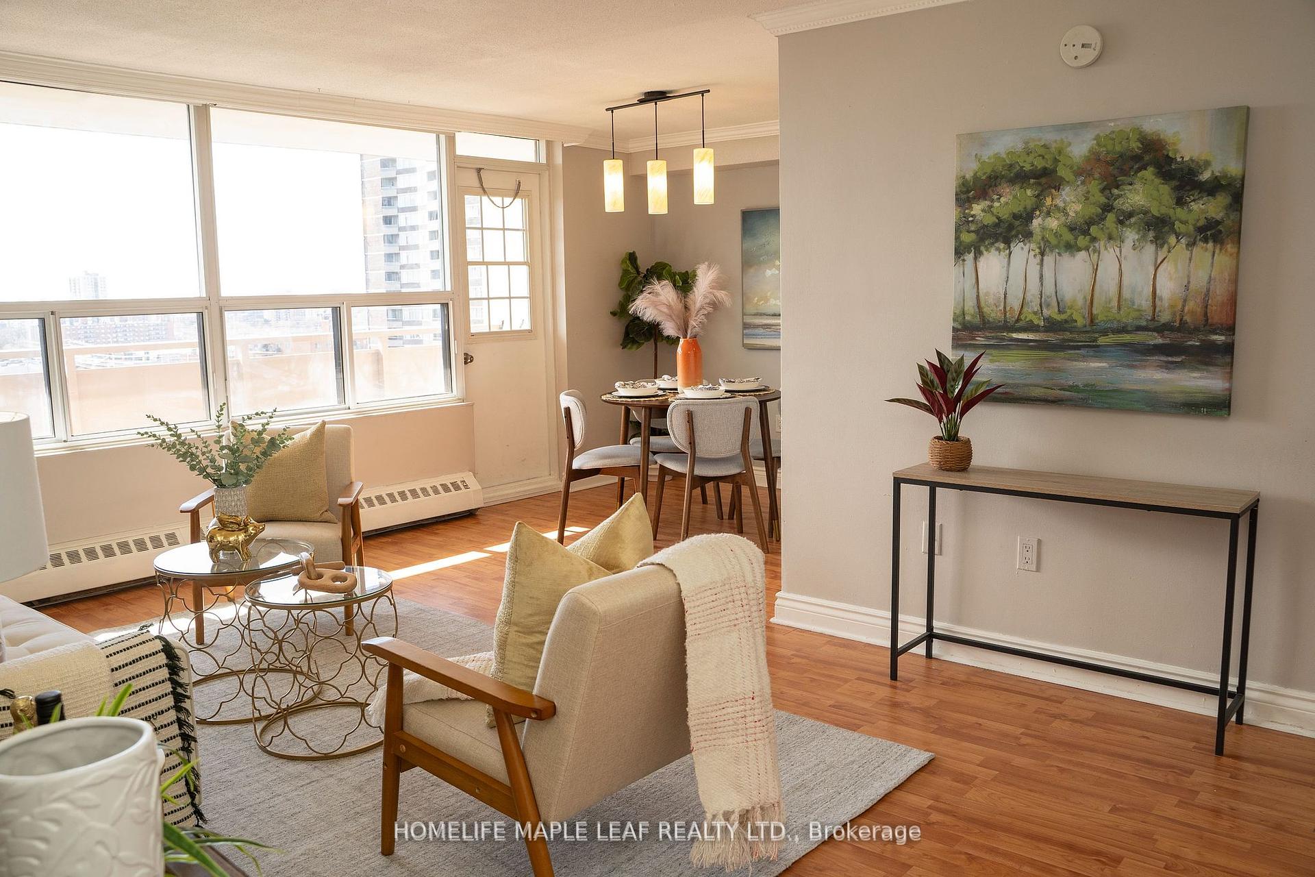 3 Bedrooms Condo at 3120 Kirwin, Mississauga For sale