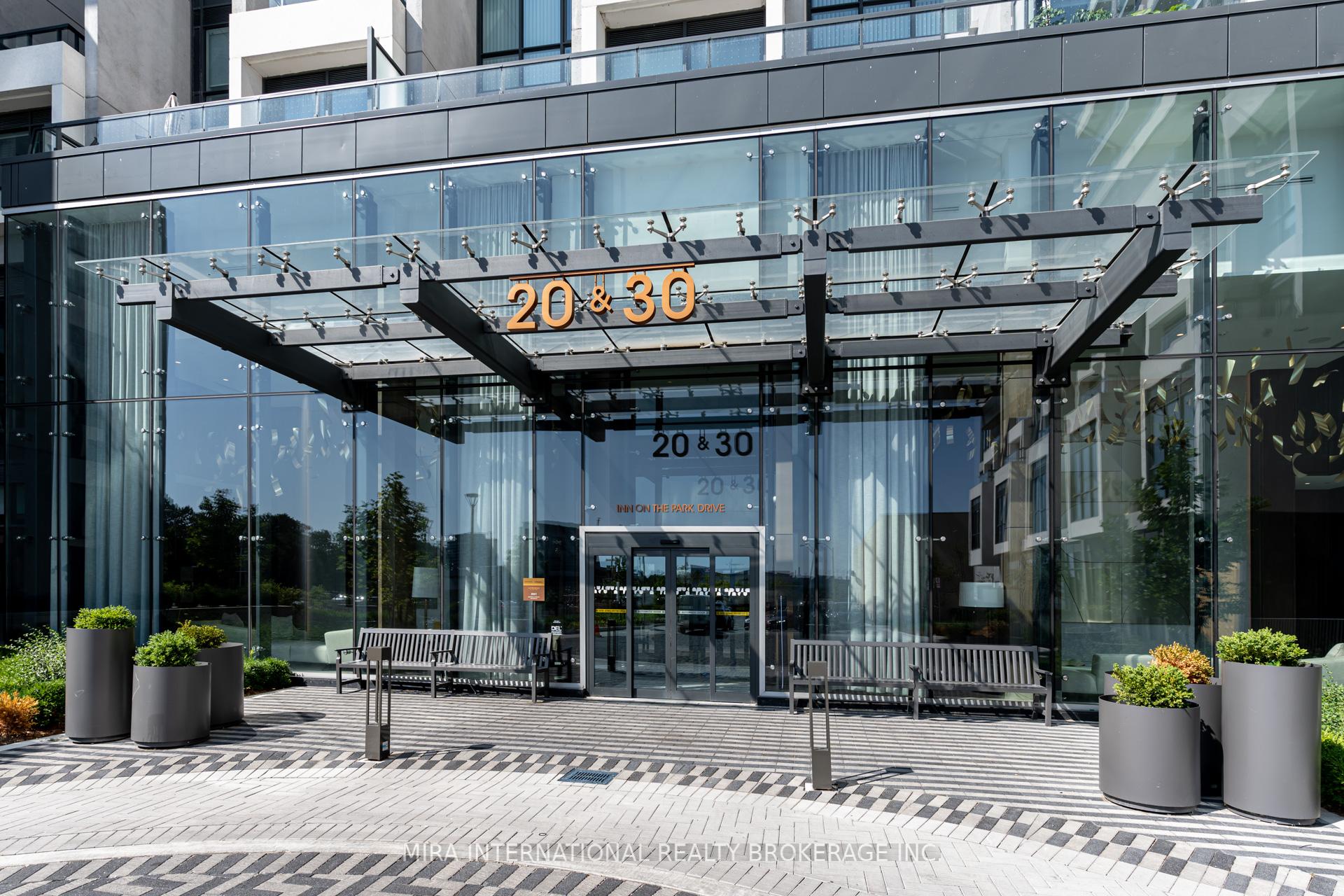 3 Bedrooms Condo at 30 Inn On The Park,  Toronto For sale