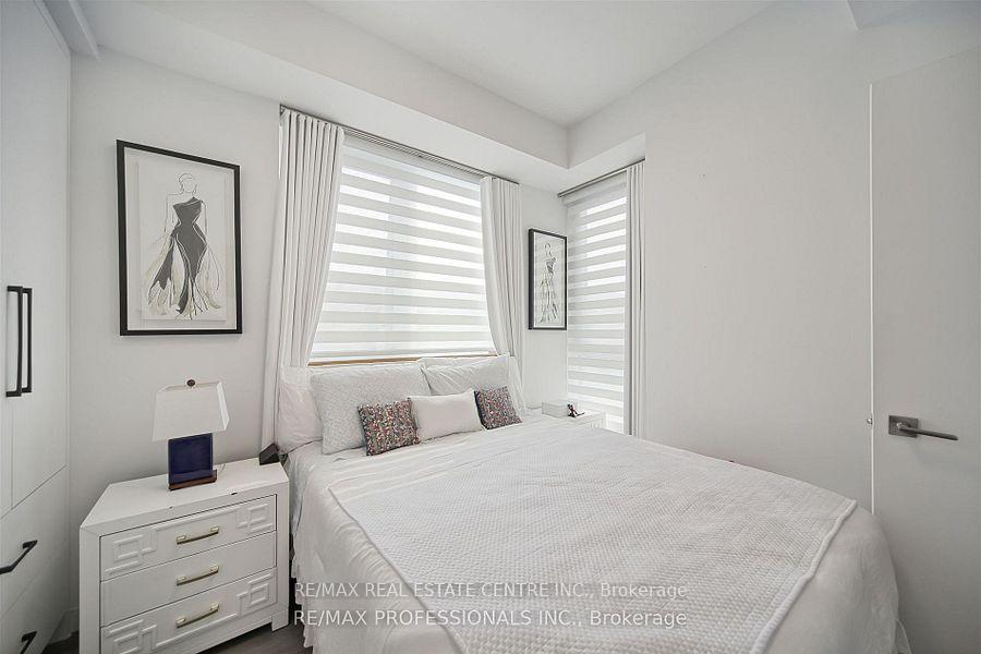 3 Bedrooms Condo at 15 Brin, Toronto For sale