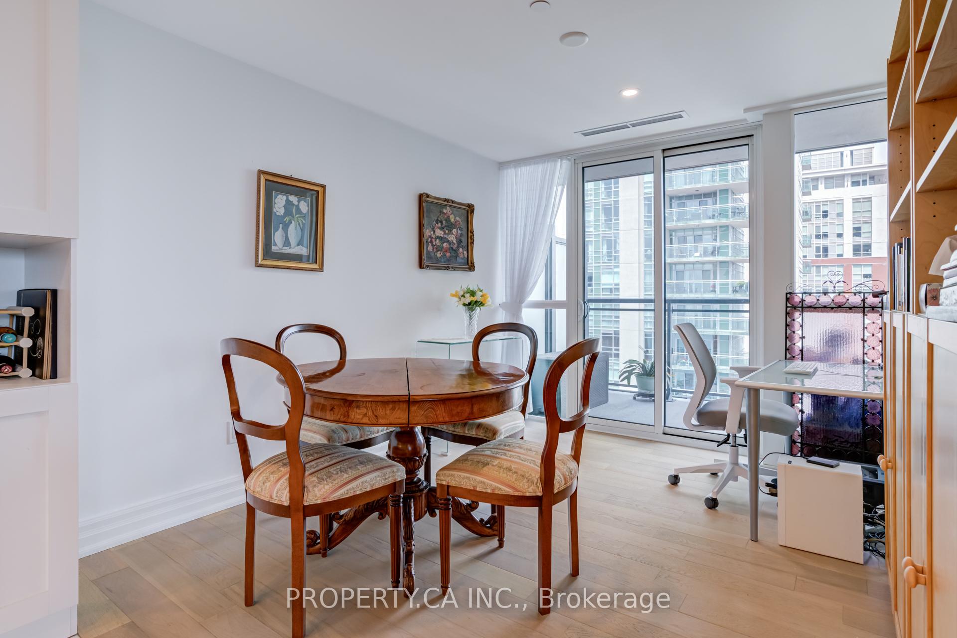 3 Bedrooms Condo at 2060 Lakeshore, Burlington For sale