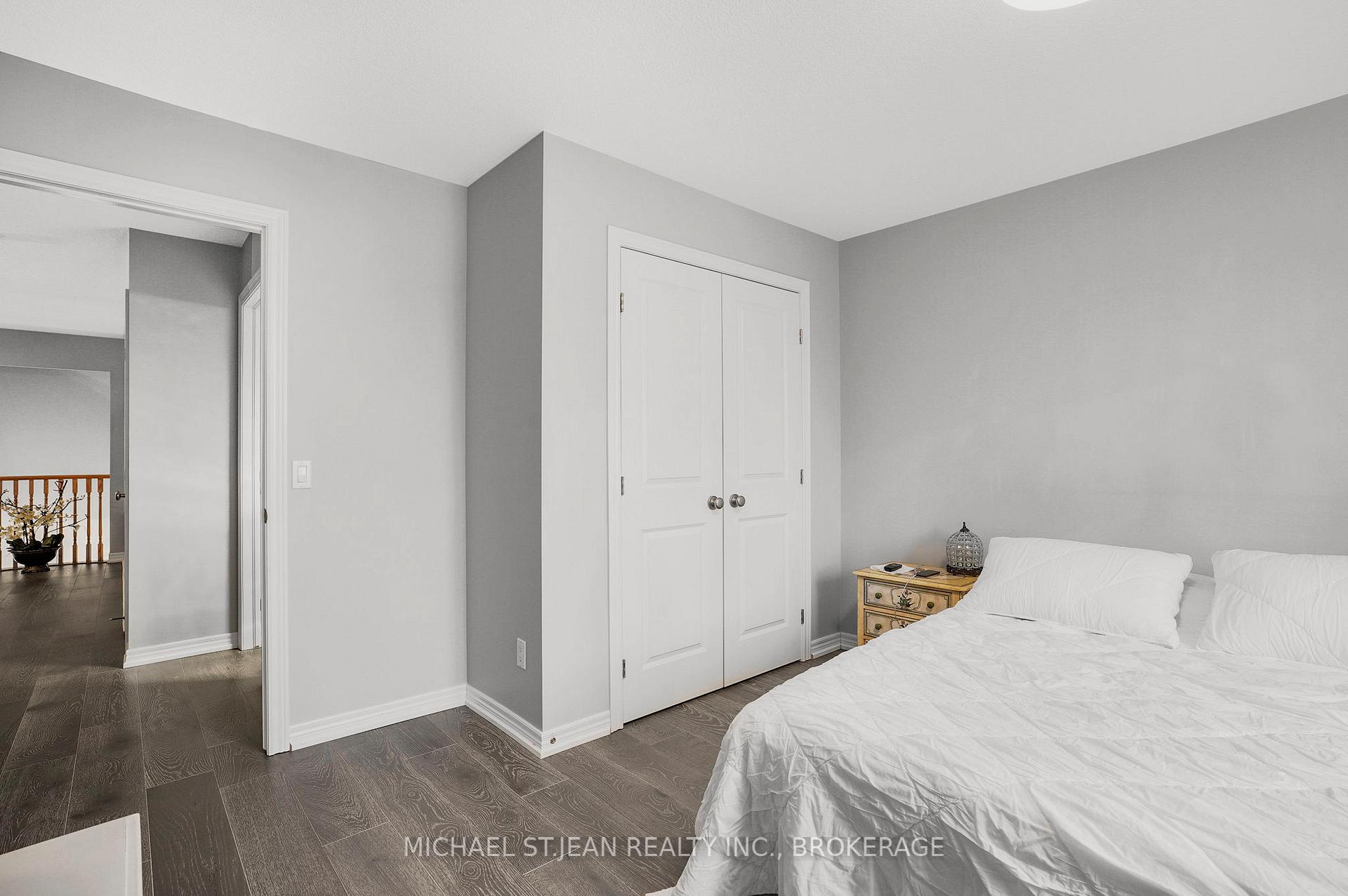 3 Bedrooms Condo at 5056 New,  Burlington For sale