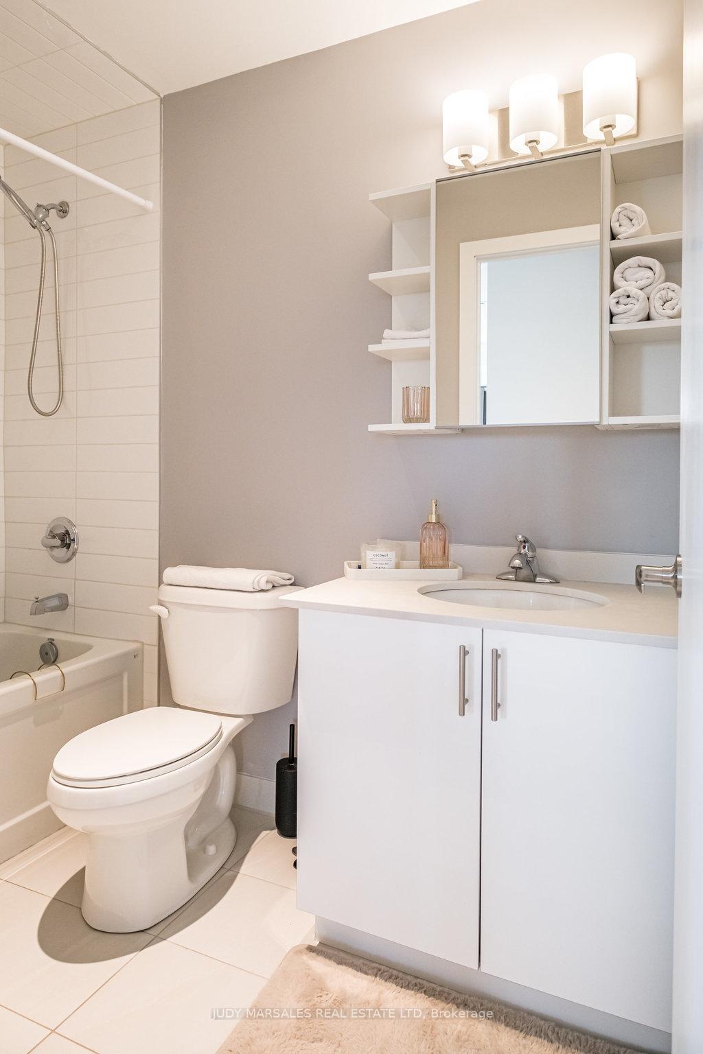 2 Bedrooms Condo at 16 Markle,  Hamilton For sale