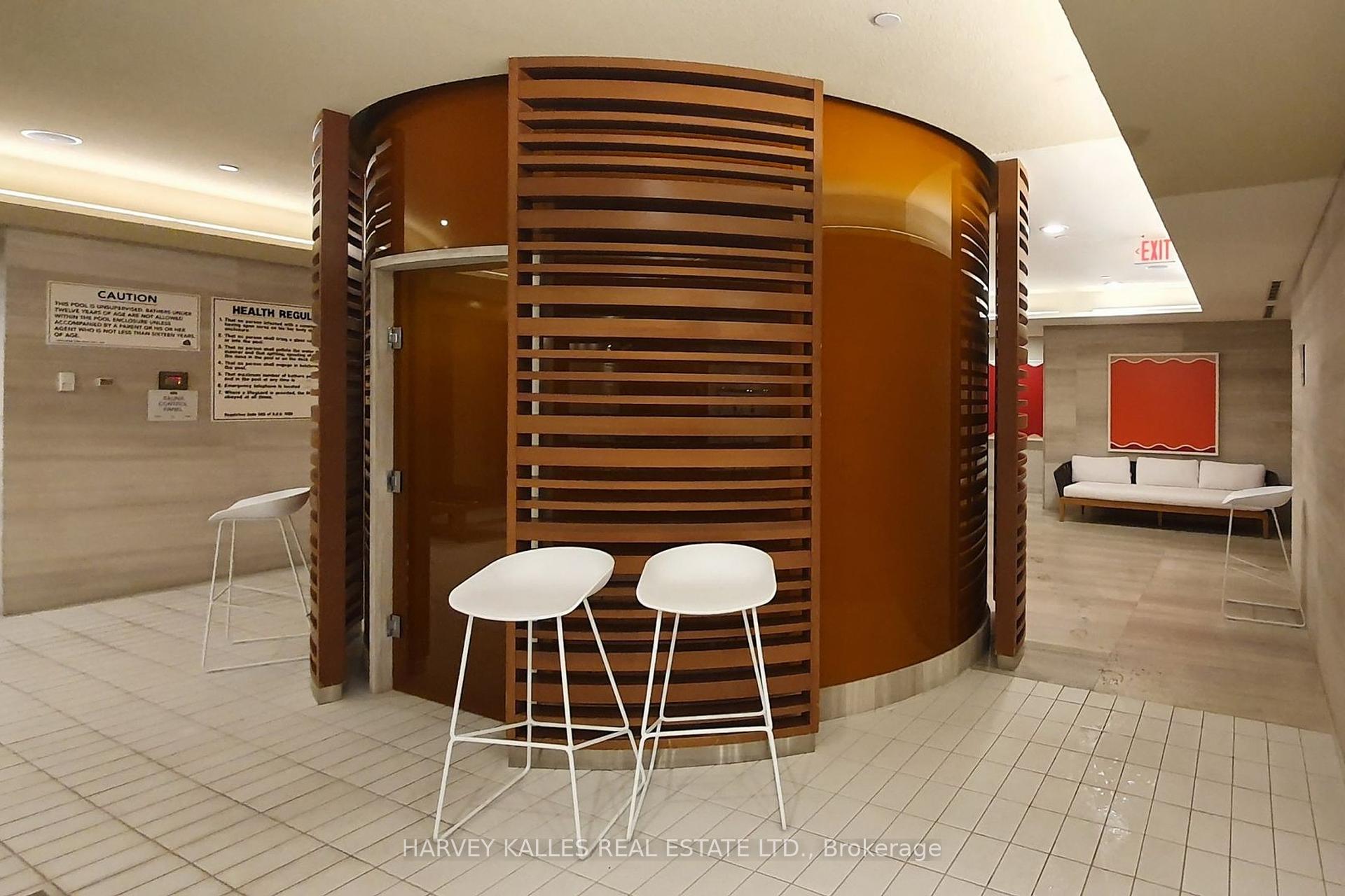 29 Queens Quay N/A E 1006