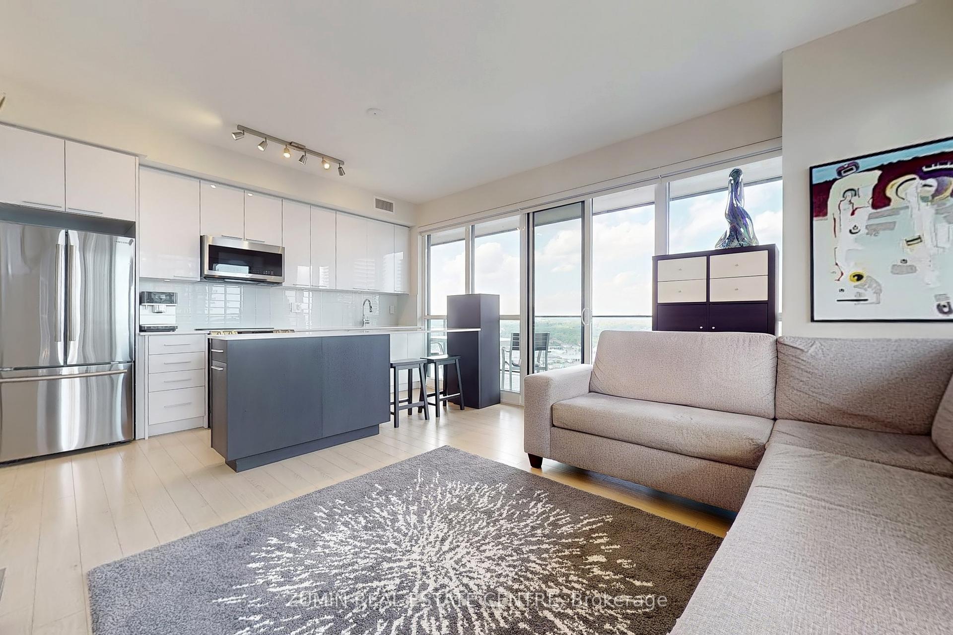 3 Bedrooms Condo at 10 Park Lawn, Toronto For sale