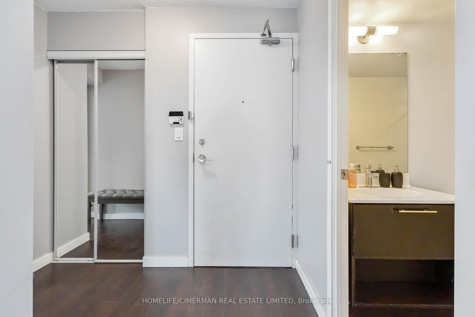 3 Bedrooms Condo at 120 Dallimore, Toronto For sale